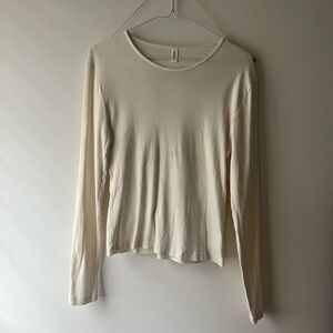 Kotn fitted long sleeve in marshmallow (size L)